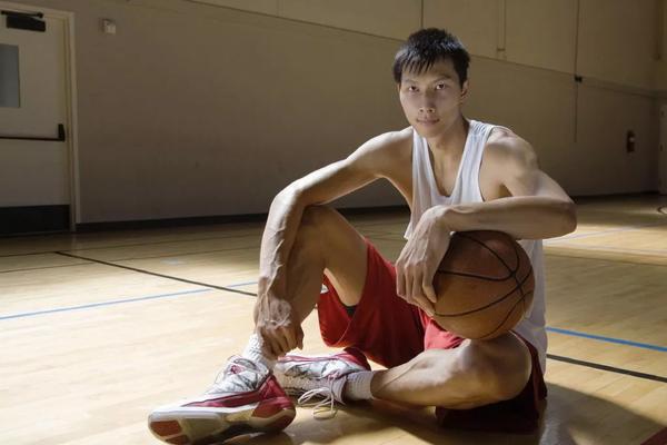 狀態(tài)一般！喬治出戰29分鐘11中4拿到12分4板3助 出現4失誤