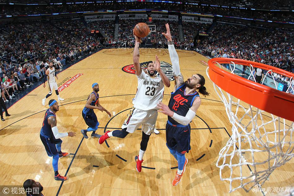 直播吧12月1日訊 NBA常規賽，森林狼主場(chǎng)125-112擊敗馬刺。賽后球隊主帥芬奇接受了媒體的采訪(fǎng)。森林狼下半場(chǎng)改打小陣容，戈貝爾下場(chǎng)之后，他們打出55比35終結比賽。談到這一決定時(shí)，芬奇說(shuō)道：“我
