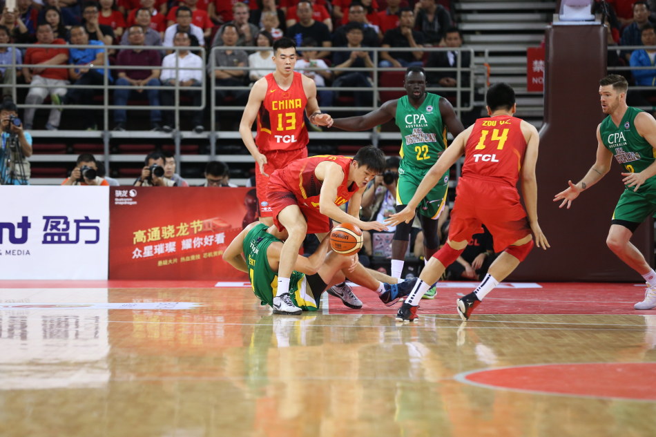 替補搶爆籃板！瓦蘭丘納斯搶到11籃板&其中5個(gè)前場(chǎng)板 11中5得12分