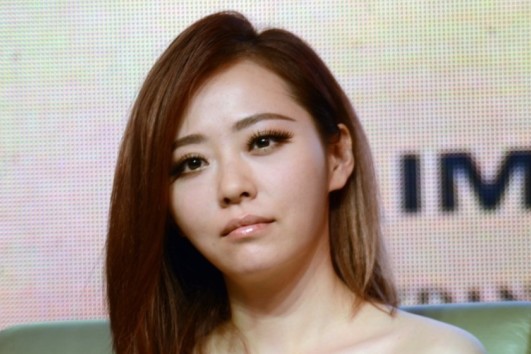 努涅斯近距離背身?yè)岦c(diǎn)，熱刺新門(mén)將金斯基神撲擋出