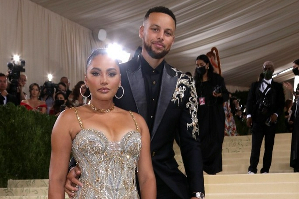 誰(shuí)都能捅一刀??曼聯(lián)助狼隊結束43天球荒，本賽季僅1次零封對手