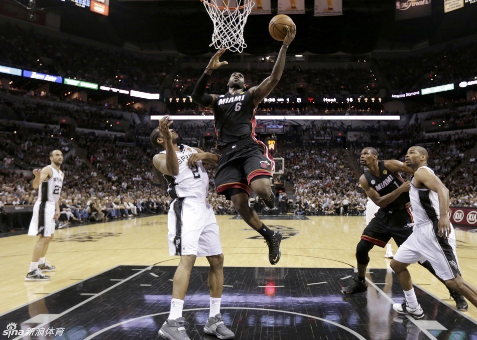 直播吧12月3日訊 NBA常規賽，76人主場(chǎng)121-102戰勝奇才。本場(chǎng)比賽喬治出戰18分鐘，10投4中，三分5中3拿到11分5籃板1搶斷。