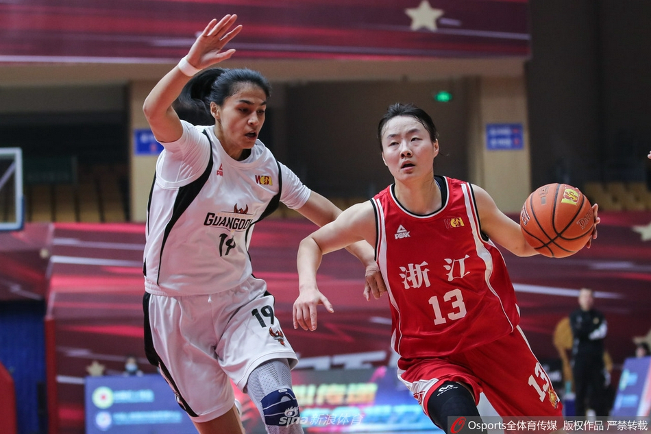 直播吧12月30日訊 英超第19輪領(lǐng)頭羊利物浦客場(chǎng)5-0大勝西漢姆聯(lián)，少賽的情況下已經(jīng)8分領(lǐng)跑。賽后權威數據機構Opta的給出了新的英超奪冠概率預測，超級計算機上萬(wàn)次的模擬結果顯示，利物浦奪冠概率已高
