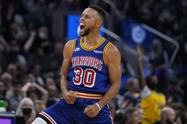 斯通斯：改打五后衛是教練的臨場(chǎng)決定；真為福登感到開(kāi)心