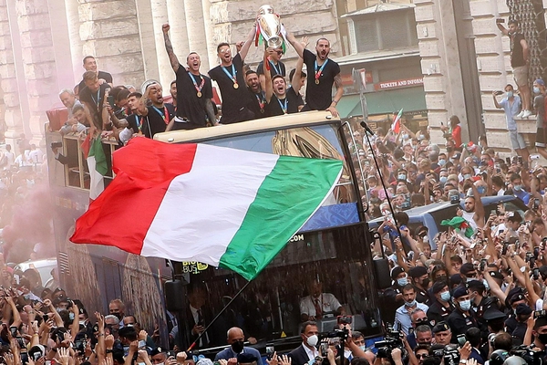 你又是奇兵！萊爾斯9中5&三分6中3貢獻14分4板 正負值+31冠絕全場(chǎng)