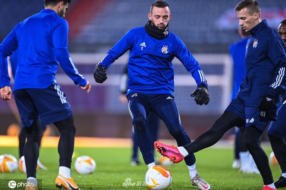 帶隊反超！字母哥雙手灌框砸扣，得到7分4籃板4助攻領(lǐng)先5分