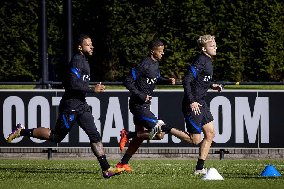 薩拉赫本場(chǎng)4射2正進(jìn)1球+1失良機 19丟失球權+11對抗2成功 獲6.7分