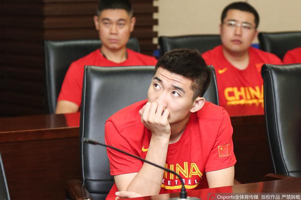 本賽季英超中衛對抗成功次數榜：范戴克、科納特分列前二