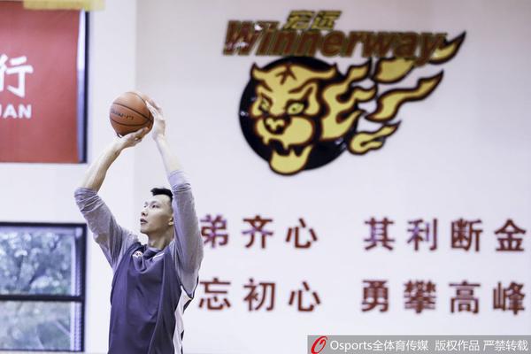 直播吧1月9日訊 The Athletic記者James L. Edwards III報道，據聯(lián)盟消息源透露，尼克斯對阿爾瓦拉多表現出過(guò)興趣。James L. Edwards III說(shuō)道：“阿爾瓦拉多