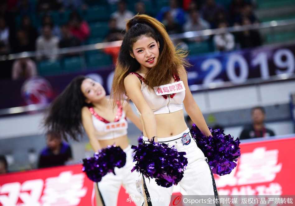 直播吧1月9日訊 昨日NBA常規賽，活塞108-93戰勝公牛。談到自己拿到31分，斯圖爾特說(shuō)：“老實(shí)說(shuō)，我沒(méi)想到自己能在這個(gè)水平打到31分或者30+。畢竟我的角色和打法是不是這樣的。但當球隊缺人、隊友