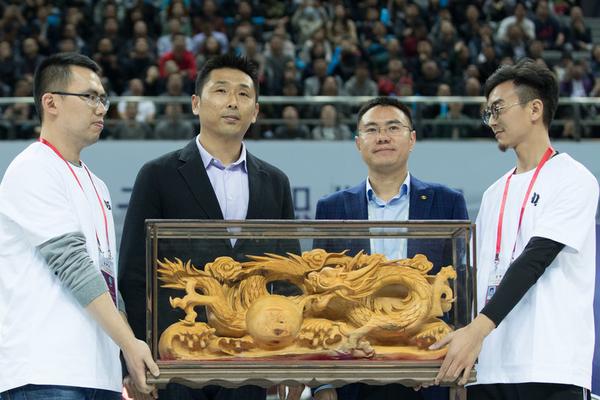 馬克西談關(guān)鍵罰球不中：這就是我和埃奇庫姆瞎鬧的結果