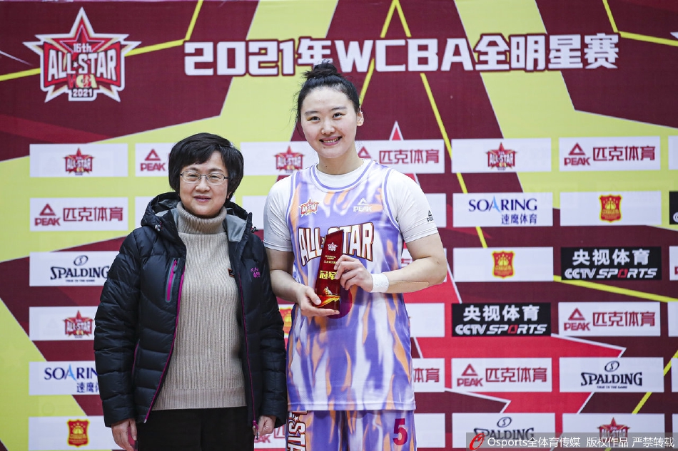 進(jìn)入1月后惠特摩爾場(chǎng)均13.2分，三分命中率高達44.1%