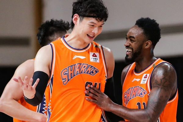 殺死比賽！格蘭姆斯迎著(zhù)濃眉干拔三分命中，6記三分砍下23分