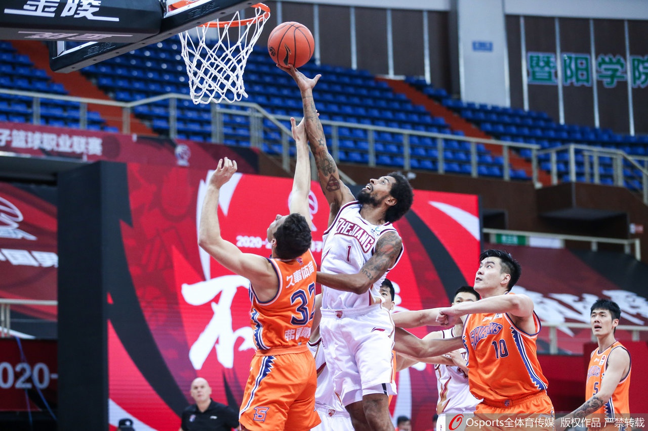 緊張起來(lái)！伯恩茅斯開(kāi)場(chǎng)1分鐘進(jìn)球，但越位在先進(jìn)球無(wú)效