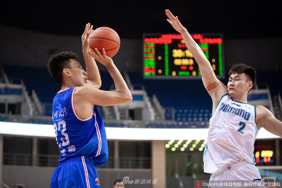 還需適應！倫納德全場(chǎng)11中3，三分5中2，得到8分2籃板2助攻