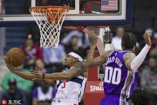 今日肇慶主場(chǎng)氣溫35℃，天氣較為炎熱，請球迷朋友們注意防暑降溫深圳新鵬城足球俱樂(lè )部                                                           