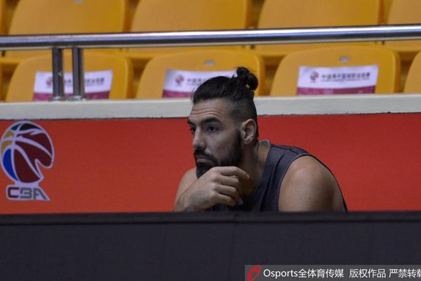2025年11月16日 09:53:32 | 體育24小時(shí)熱點(diǎn)                 據TNT Sports Argentina消息，AI評選歷史上最偉大的四家足球俱樂(lè )部，皇馬居首，巴薩第二