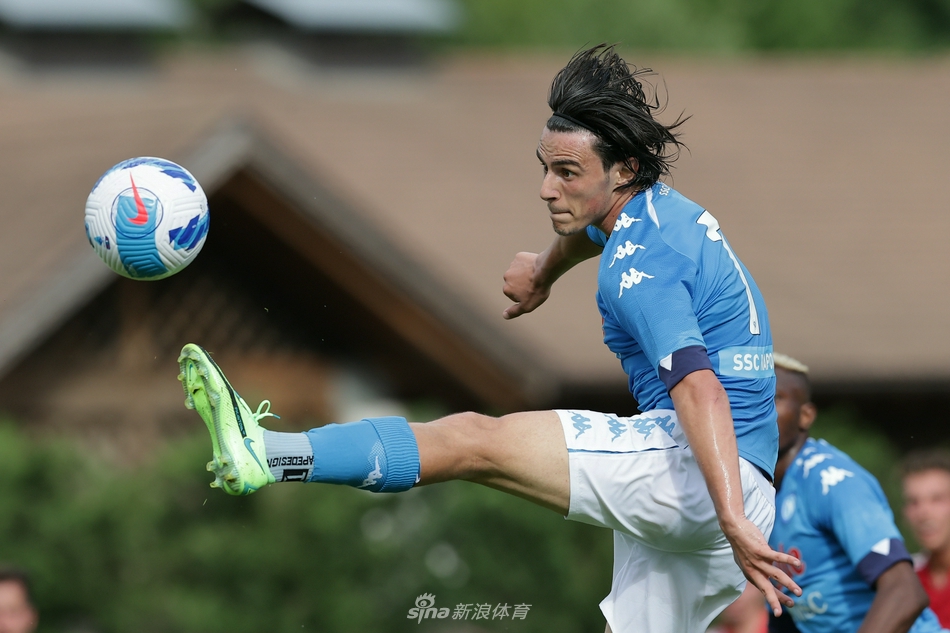 拼盡全力！哈登全場(chǎng)22投8中，拿到22分8籃板8助攻