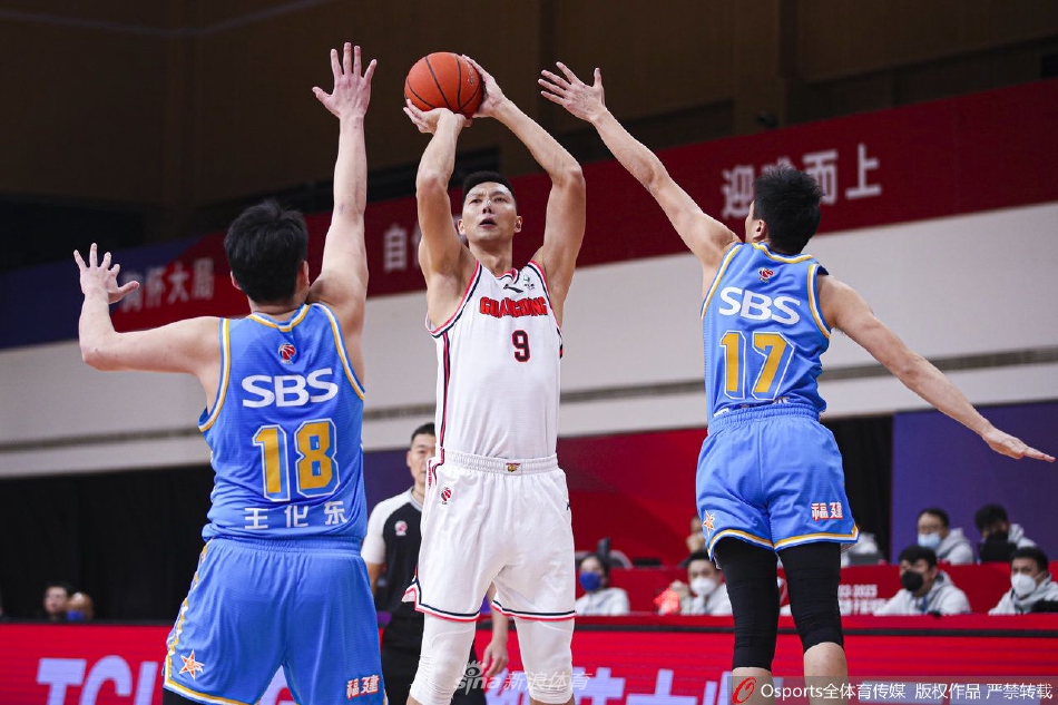 直播吧11月20日訊 NBA常規賽，森林狼120-109力克奇才。這是森林狼賽季第15場(chǎng)比賽，前15戰他們取得10場(chǎng)勝利，森林狼官方數據統計，這是在過(guò)去20年第三次出現前15場(chǎng)10勝，其中兩次是在芬奇