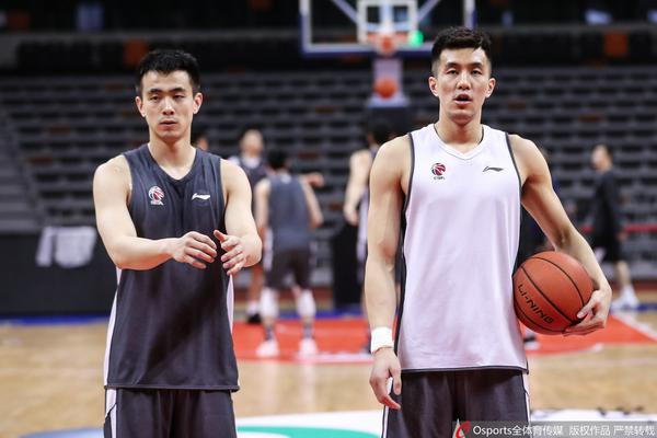 世體：塞維利亞及其國王杯對手將悼念致敬已故球員雷耶斯