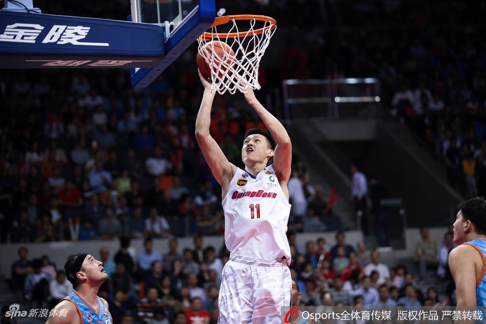 羅林斯近兩場(chǎng)場(chǎng)均砍28.5分6助攻2搶斷 三分合計11中9！