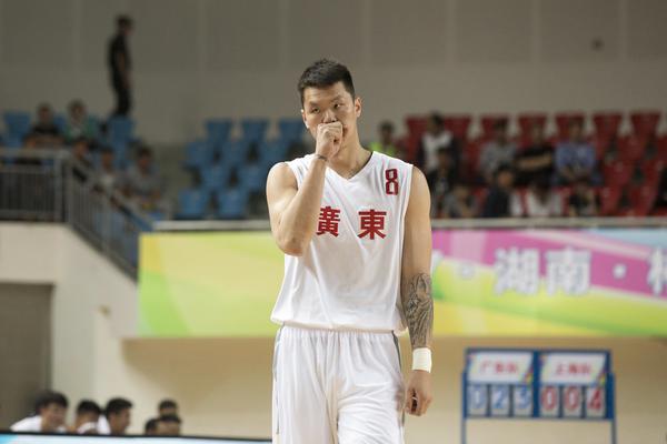 危險！鮑威爾墊腳大橋被吹一級惡犯 后者3罰2中后尼克斯還有球權