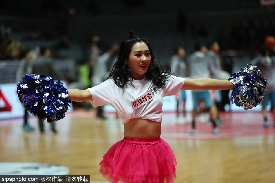 奇兵！斯潘塞·瓊斯半場(chǎng)8中7砍生涯新高19分 三分3中3