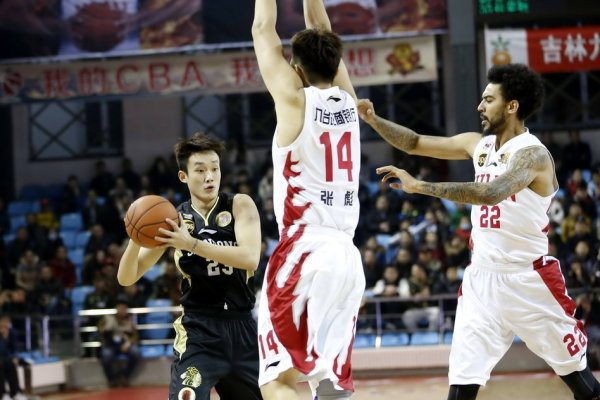 直播吧12月23日訊 NBA常規賽，黃蜂132-139不敵騎士。本場(chǎng)比賽，黃蜂后衛拉梅洛·鮑爾出場(chǎng)24分鐘16投8中，三分10中6、罰球1中1拿到23分4籃板9助攻，有3失誤，正負值-7。