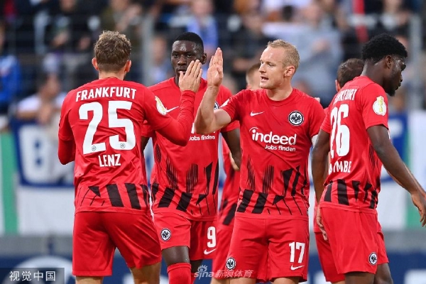 解說(shuō)：庫里一頓血C也不好使 前2場(chǎng)萬(wàn)箭穿心&驍勇善戰的勇士消失了