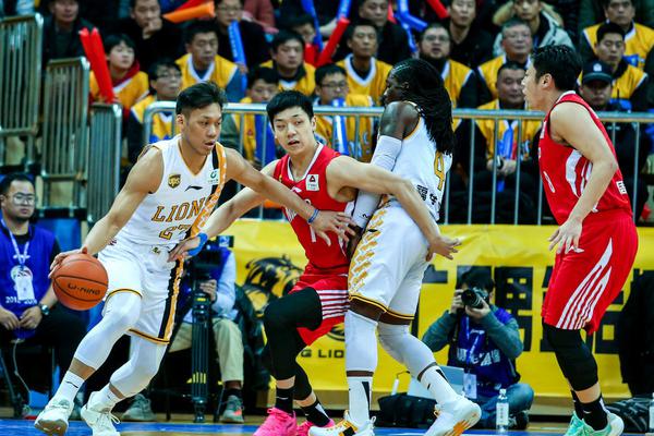 20歲身價(jià)5000萬(wàn)歐！衛報：因被阿莫林邊緣化，梅努想要離開(kāi)曼聯(lián)