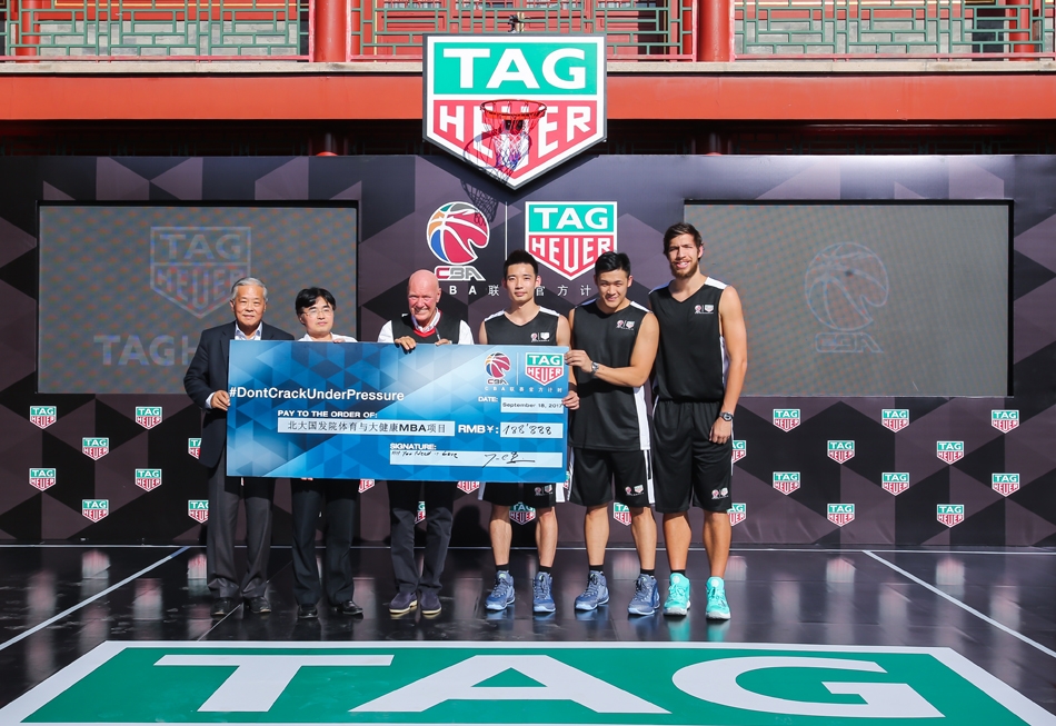 戴維斯打趣：老詹比喬丹多花7個(gè)賽季登頂，希望他繼續積累