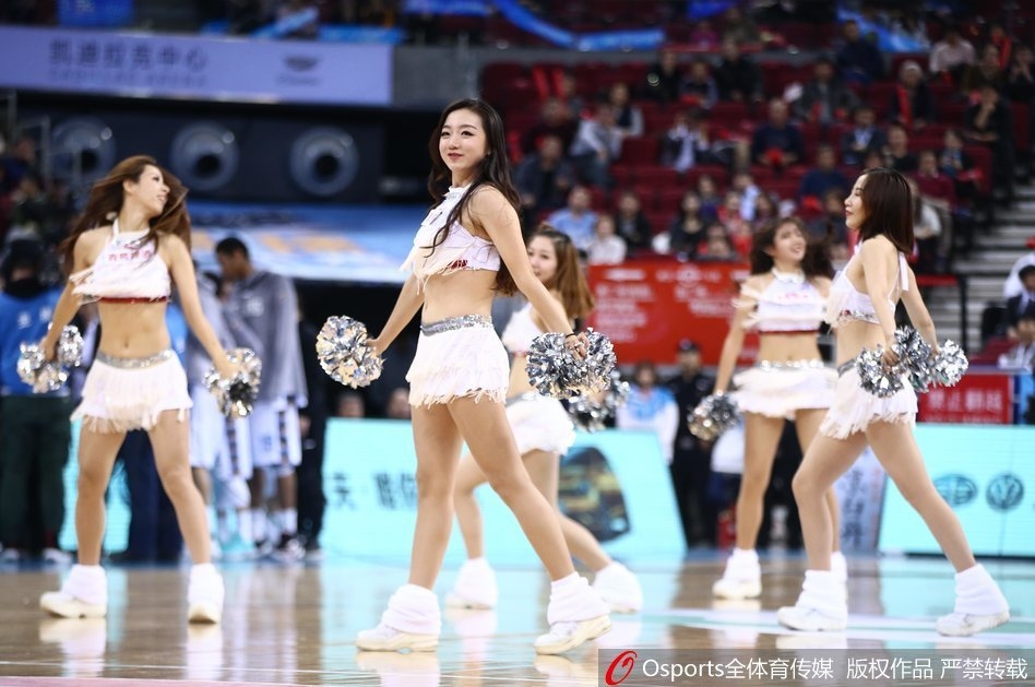 上演職業(yè)生涯首個(gè)帽子戲法，麥卡蒂賽后帶走比賽用球