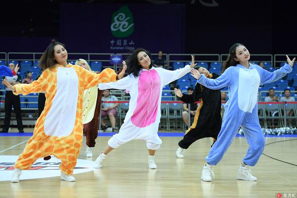 一、普通商人召喚條件1.基礎資金要求普通商人的首要召喚條件是玩家角色身上必須攜帶至少50個(gè)銀幣。獲取銀幣的主要方式包括：打破地下區域的罐子收集零錢(qián)擊敗普通敵怪獲得掉落金幣出售不需要的物品給其他NPC2