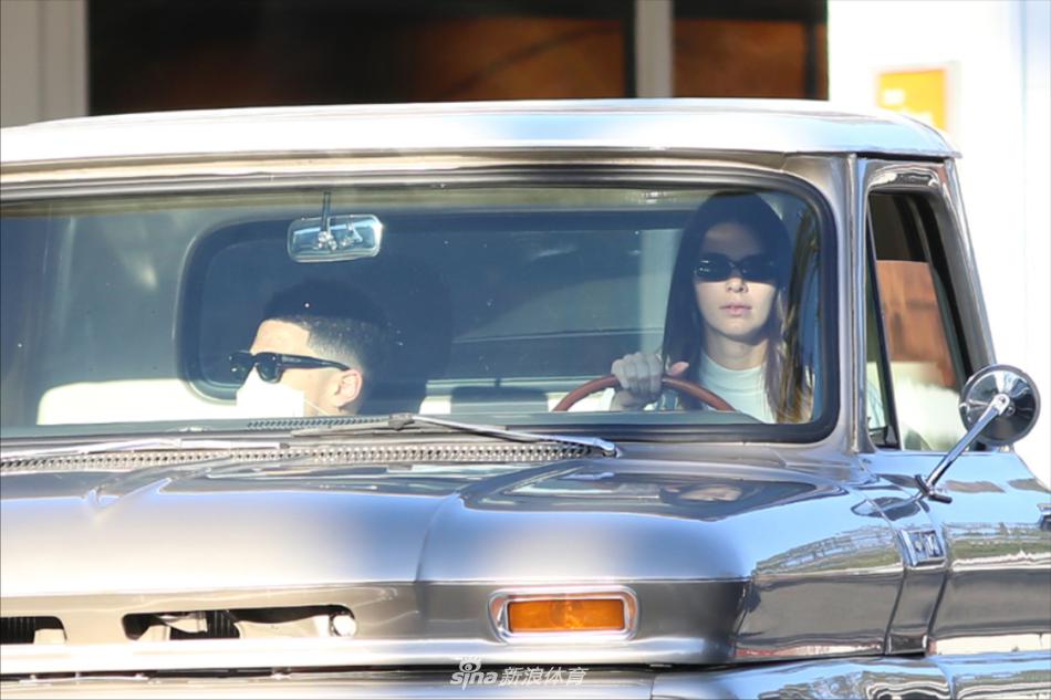 穩定軍心！老鷹防守失誤布克后仰跳投穩穩命中，太陽(yáng)老鷹9分