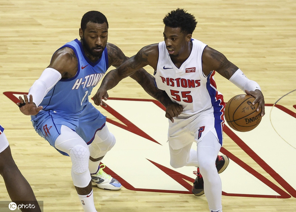 這是真看不下去了！國王球迷在主場(chǎng)與拉文對噴 被保安請出場(chǎng)