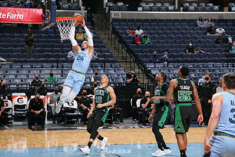 2025年11月19日 17:01:27羅掌柜體育                 北京國安官宣與范雙杰續約，球迷普遍評價(jià)是“順理成章”。這名后防新星過(guò)去兩個(gè)賽季成長(cháng)迅速，搶斷侵略性強、單防能力出色，