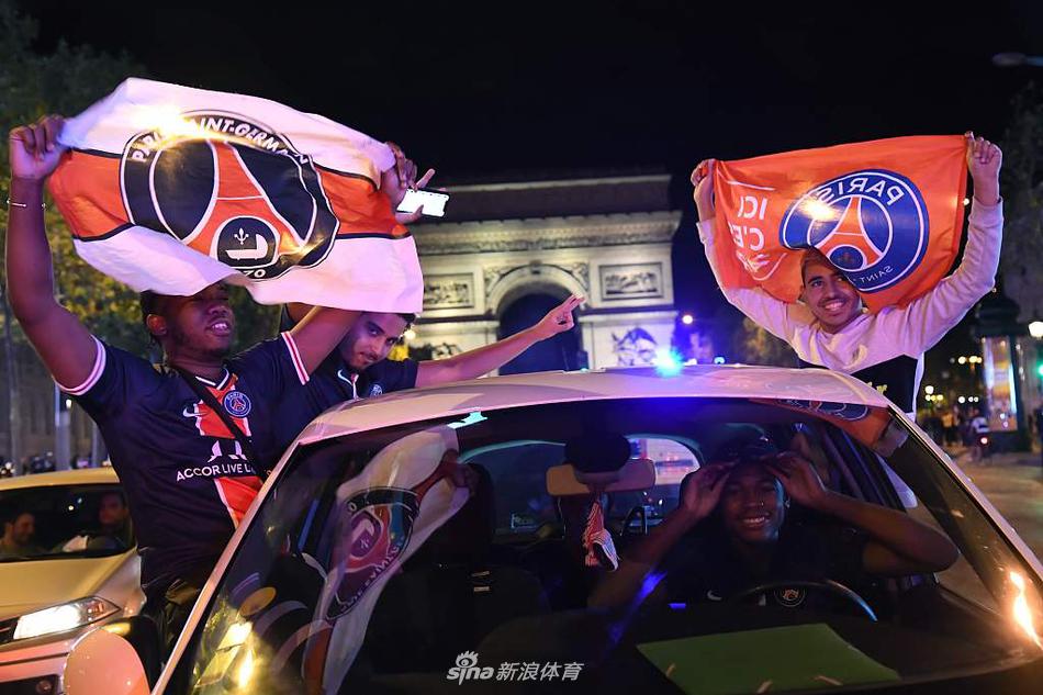 誰(shuí)有意？三球曾和黃蜂達成5年最高2.6億合同 未來(lái)3年仍剩超1.3億