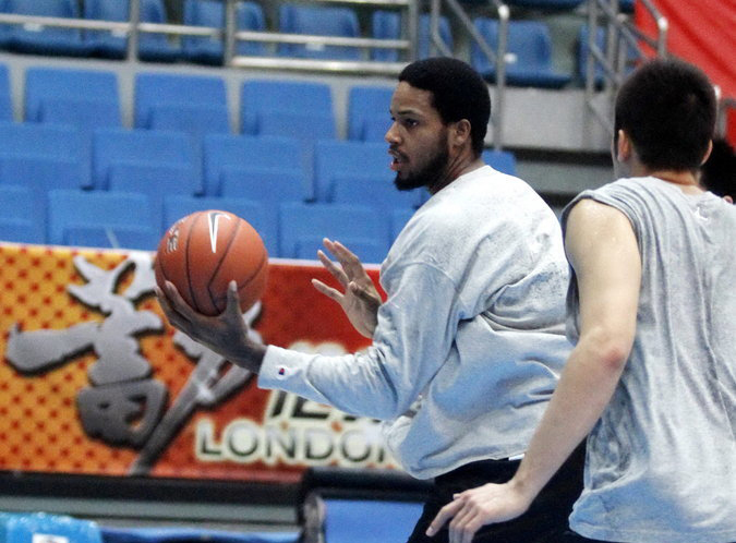 東體：上海海港重新集中沖刺備戰 加布里埃爾回到訓練場(chǎng)恢復訓練