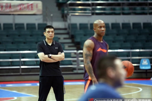 NBA生涯場(chǎng)均2分1.1板！Scotto：灰熊與小查理