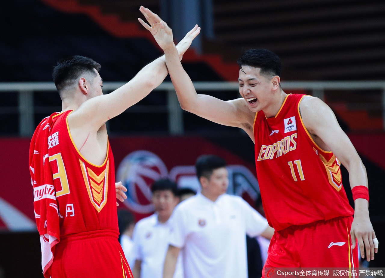 直播吧11月27日訊 歐聯(lián)杯聯(lián)賽階段第5輪，貝蒂斯主場(chǎng)對陣烏德勒支。賽前，貝蒂斯中場(chǎng)阿姆拉巴特出席了新聞發(fā)布會(huì )。你考慮過(guò)繼續留在貝蒂斯嗎？“在足球界，談?wù)撐磥?lái)很難，但就目前而言，我在這里非常開(kāi)心。這是