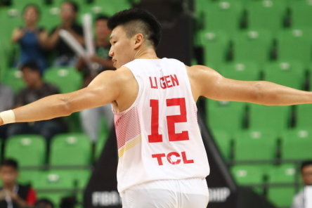 直播吧9月22日訊 美媒Clutch Points曬出一張文班、庫里還有克萊的生涯前100場(chǎng)比賽三分球的命中總數圖。其中庫里生涯前100場(chǎng)進(jìn)了200個(gè)三分，而克萊是204個(gè)，而文班作為內線(xiàn)投中了225
