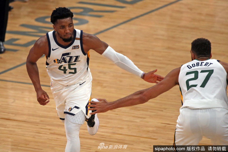 殺死比賽！格蘭姆斯迎著(zhù)濃眉干拔三分命中，6記三分砍下23分