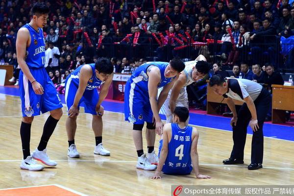 直播吧11月7日訊 NBA常規賽，太陽(yáng)115-102輕取快船。此役，杰倫·格林出戰22分58秒，20投10中，三分13中6，罰球5中3，砍下29分3籃板3助攻2搶斷，正負值高達+30。據統計，杰倫·格
