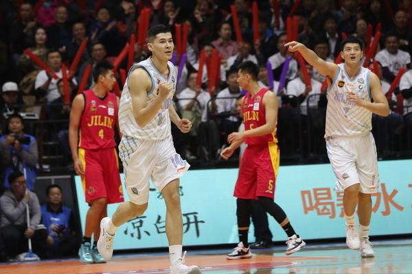 金融專(zhuān)家：曼聯(lián)冬窗即使不出售球員，仍能有1億英鎊操作空間