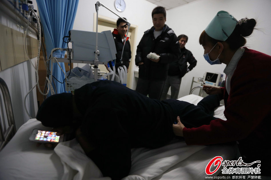 記者：呂迪格在訓練中左腿股直肌受傷，預計將傷缺10至12周
