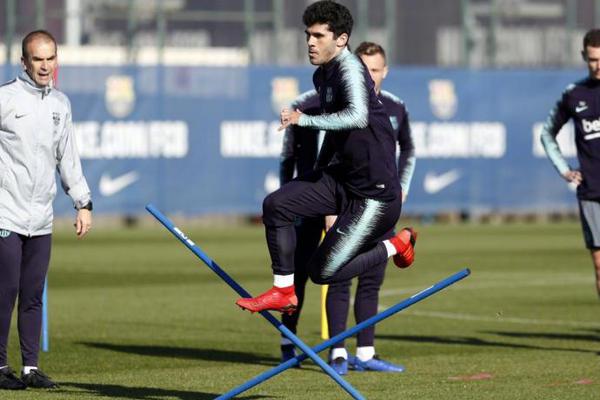 手感不錯！小哈達威底角接哈里斯傳球打成3+1