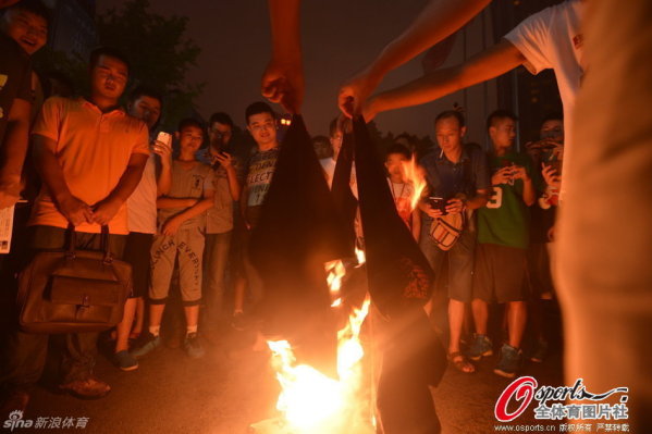 佩德里社媒慶祝勝利：艱難的比賽，距離第一個(gè)冠軍一步之遙