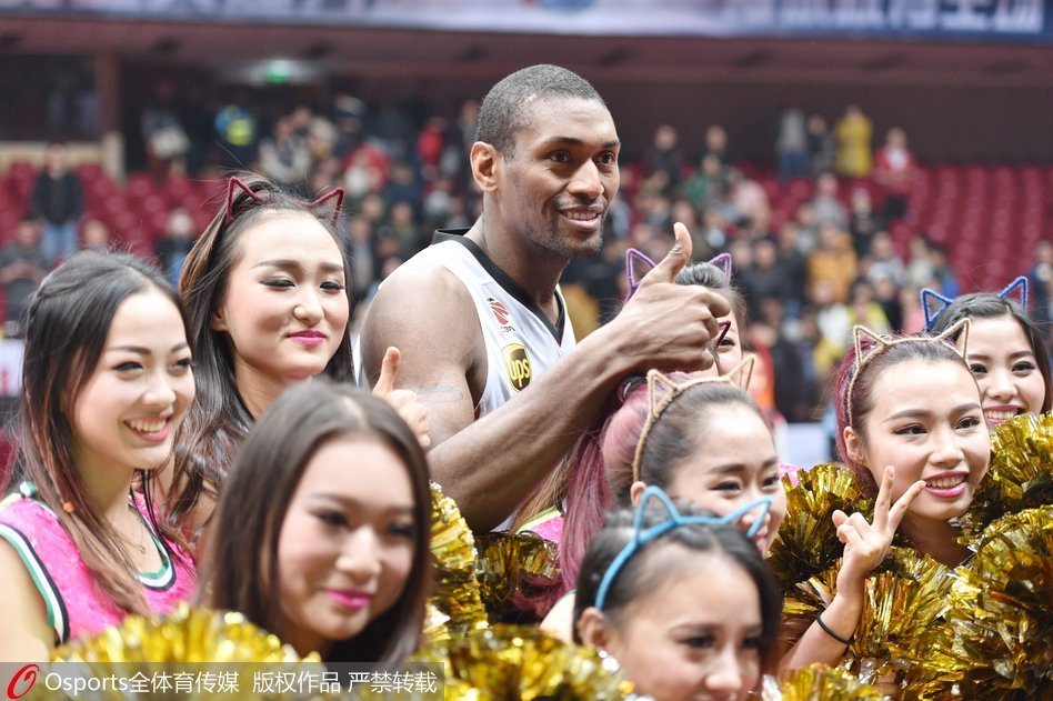 斯通斯：改打五后衛是教練的臨場(chǎng)決定；真為福登感到開(kāi)心