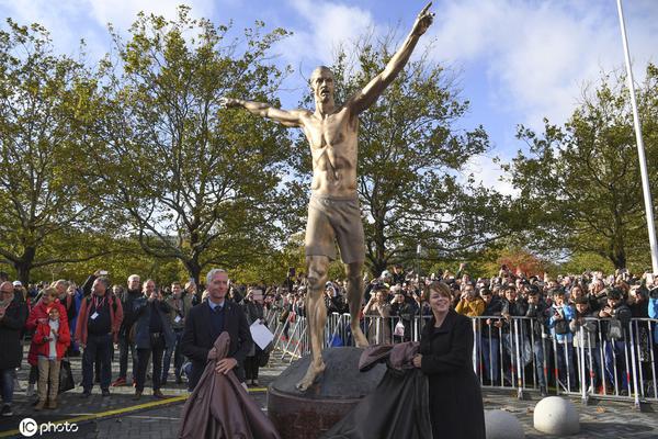 泰拉瑞亞箱子怎么做 新手必備的存儲解決方案