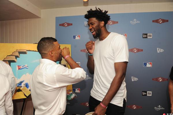 布克：我非常喜歡馬威 他充滿(mǎn)活力具備優(yōu)秀內線(xiàn)的一切特質(zhì)